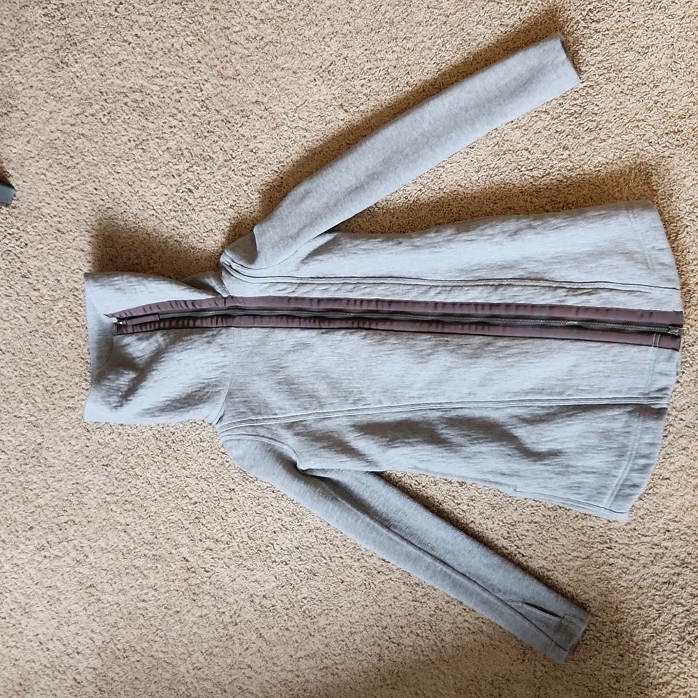 Lululemon Virasana Blanket Wrap. Size 2. Grey.